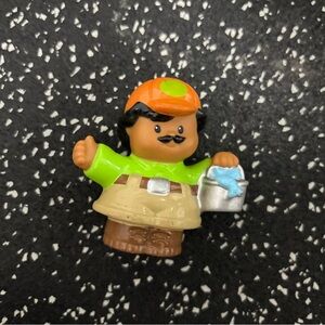 Fisher Price Little People Zoo Talker Zoo Keeper with Bucket of Fish O99